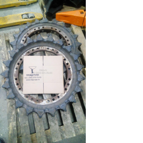 81EH-10013 Звездочка ведущая (колесо ведущее) HYUNDAI