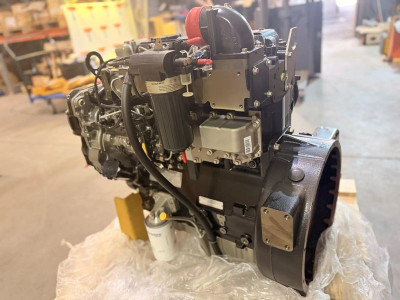 Двигатель Perkins 1104D-44TA в сборе: поступление на склад в Екатеринбурге