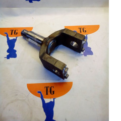 225.05.10.00.003 Вилка крепления гидроцилиндра ДЗ-143 (ГС-14.02)